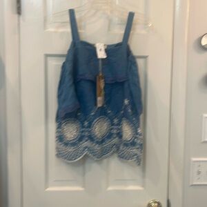 La Diosa adorable detailed top with tags never worn small